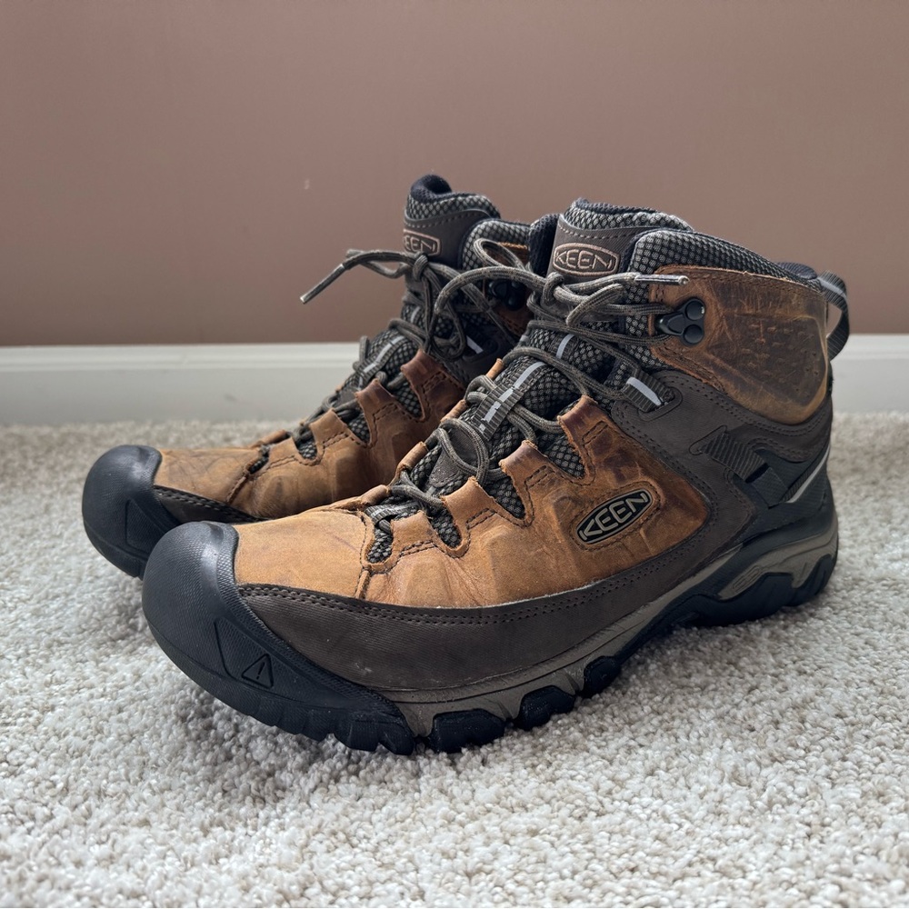 KEEN Men's Tan and Black Outdoor Boots